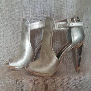 BCBG Max,  size 7, Gold